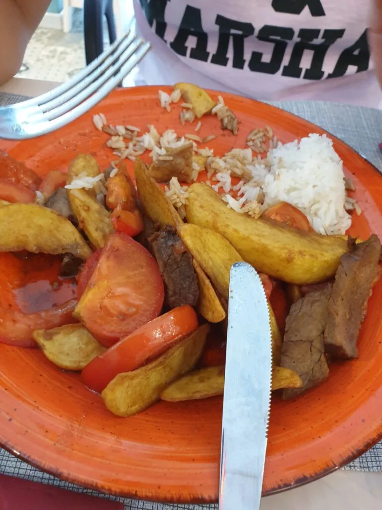 Lomo Saltado Peruviano