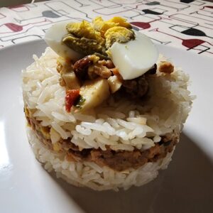 Come si cucina l'Arroz Tapado peruviano?
